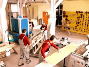 Praca w fabryce mebli w Polsce