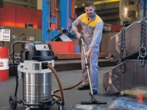 sprzątanie warsztatu, praca w Polsce