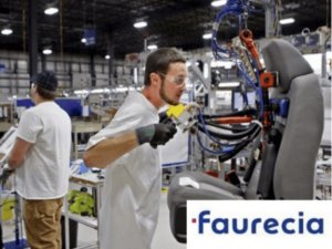 Pracownik produkcji. Faurecia do Polski