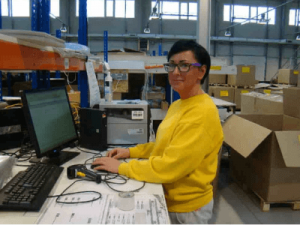 Работник склада галантереи