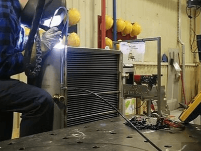 AIC Работник на изготовлении теплообменников