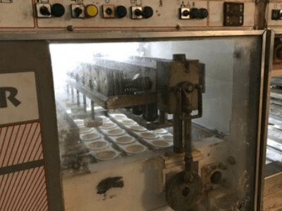 Работник пекарни KAJZERKA