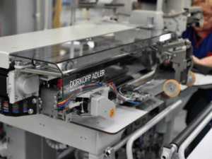 Работник в отделе швейного цеха, WIP