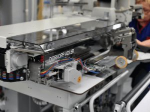 Работник в отделе швейного цеха, WIP