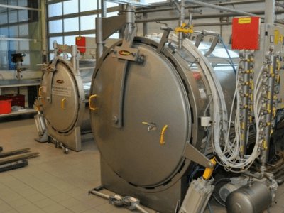 Работник производства - Автоклав, HUTCHINSON 2 BMW - AUTOKLAW