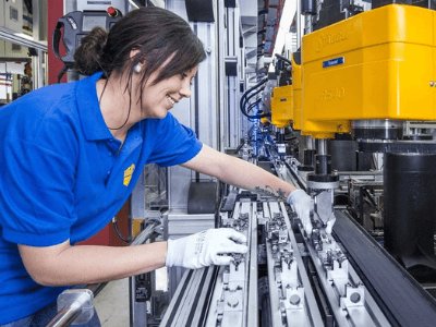 Montaż, skręcanie i nitowanie okuć stolarskich, MACO