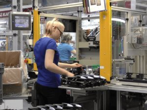 Установка простих алюмінієвих елементів (ручки дверей автомобіля), LYS FUSION