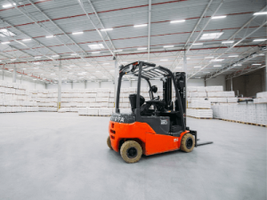 Работник склада на электропогрузчик (рохля), OMEGA PLIZNO