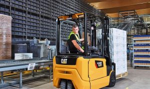 operator wózka widłowego z uprawnieniami UDT