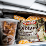 Фасовка замороженных продуктов.