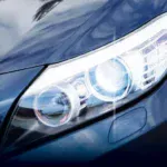 Pracownik produkcji żarówek LUMILEDS