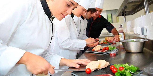 Помічник кухаря для кейтерингів м.Reda