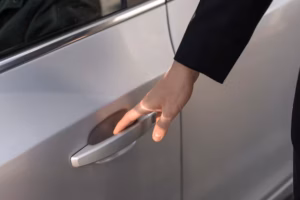 HUF Tychy Pracownik produkcji klamek samochodowych