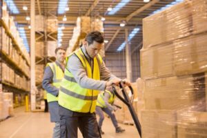 Pracownik magazynu (produkcja kiełbas)