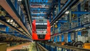 Monter spawacz w zakładzie montażu pociągów