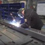 Сварщик Mag 135 на завод по сборке поездов