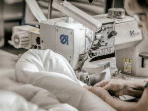 Szwaczki do produkcji poduszek i koców