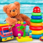 Pracownik magazynu zabawek SMYK