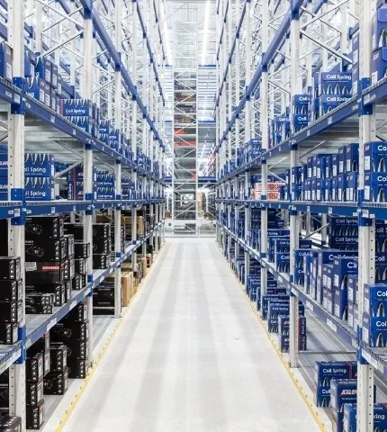 Nlogis (Intercars) працівник на складі автозапчастин