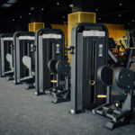 Працівник на продукцію гумових виробів для спортзалу