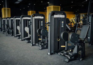 Працівник на продукцію гумових виробів для спортзалу