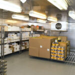 Pracownik magazynowy w zakładzie produkcyjnym (catering) w Redzie