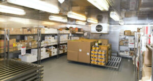 Pracownik magazynowy w zakładzie produkcyjnym (catering) w Redzie