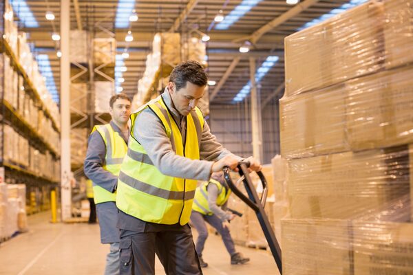 Pracownik magazynu (produkcja kiełbas)