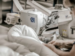 Швеи на производство подушек и одеял