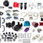 Pracownik produkcji części plastikowych CARFI