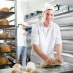 Помічник пекаря