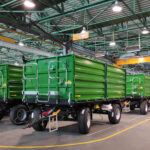 ZASŁAW TSS, Andrychów Pracownik lakierni w zakładzie produkującym przyczepy samochodowe