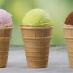 Работник продукции на производстве мороженого и замороженных продуктов