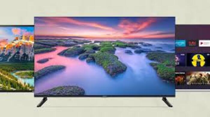 Pracownik linii montażowej telewizorów TPV