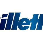 Operator produkcji Gillette Łódź przy produkcji maszynek do golenia