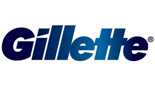 Operator produkcji Gillette Łódź przy produkcji maszynek do golenia